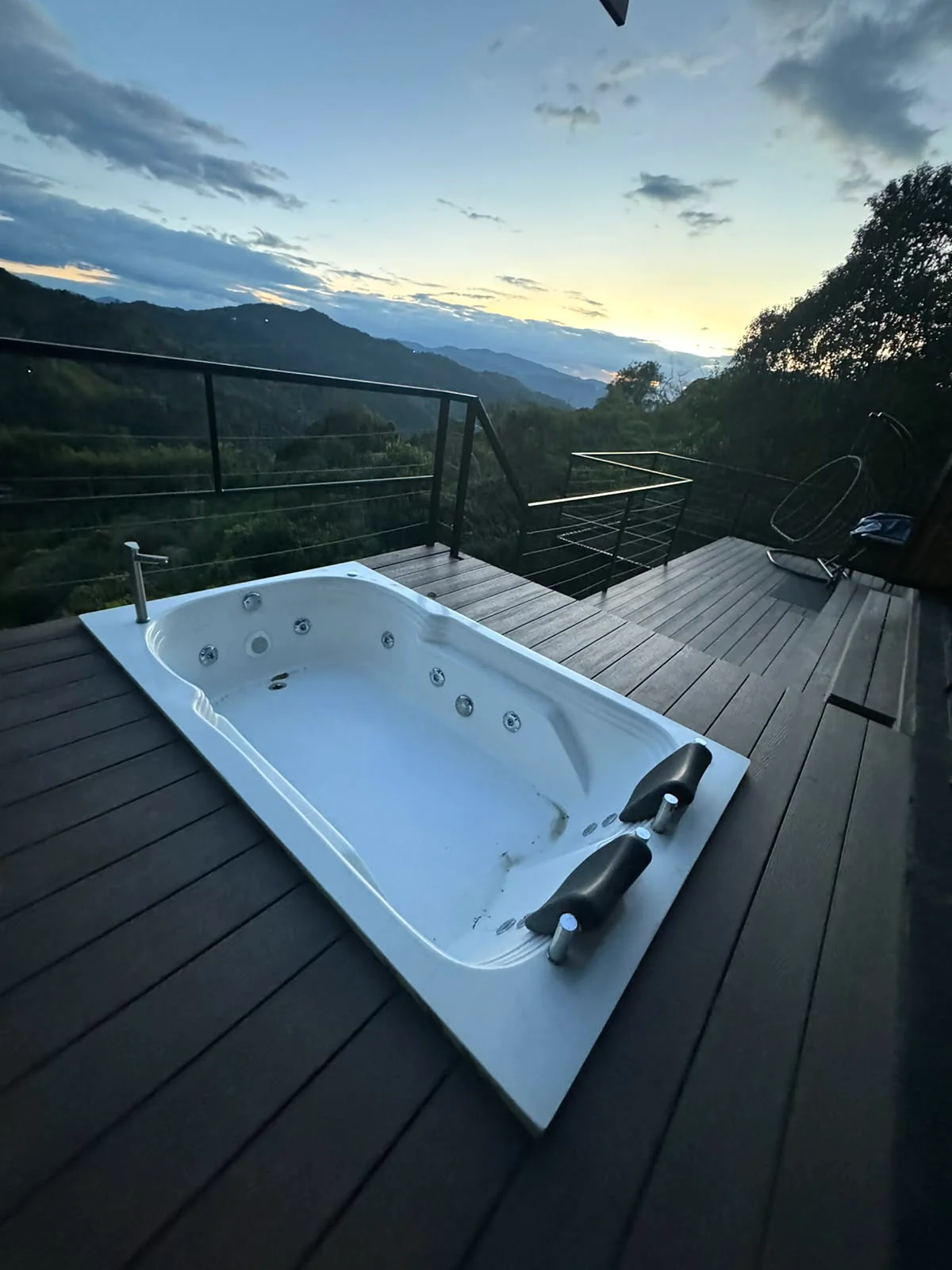 Terraza con jacuzzi al aire libre