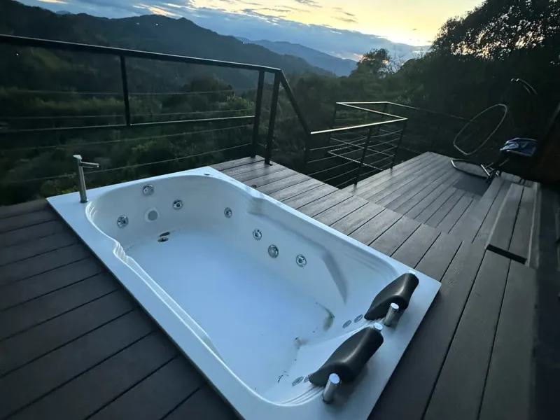 Jacuzzi con agua caliente